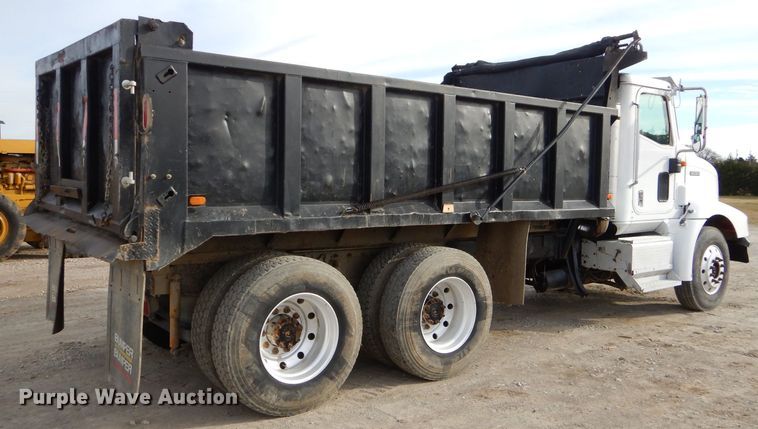 image for item FA9963 2000 International 9200i dump truck