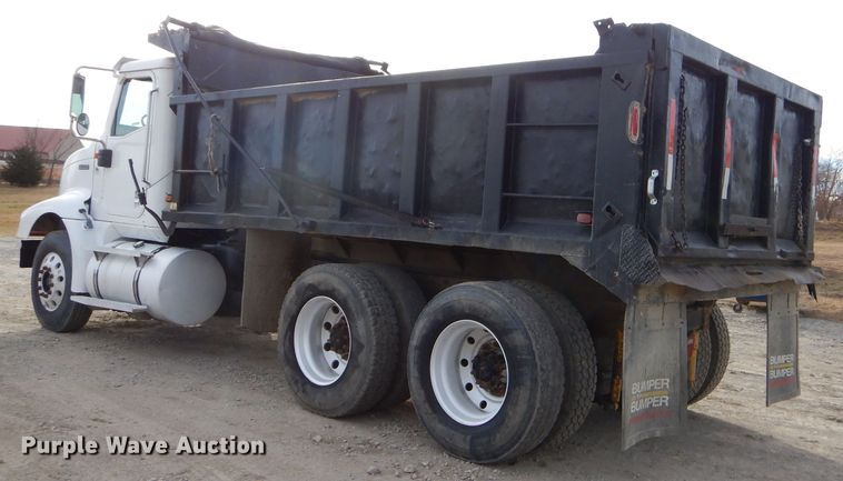 image for item FA9963 2000 International 9200i dump truck
