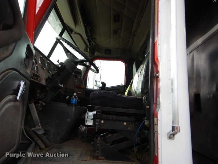 image for item FA9963 2000 International 9200i dump truck