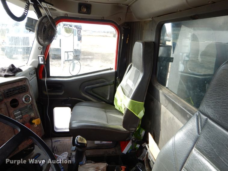 image for item FA9963 2000 International 9200i dump truck