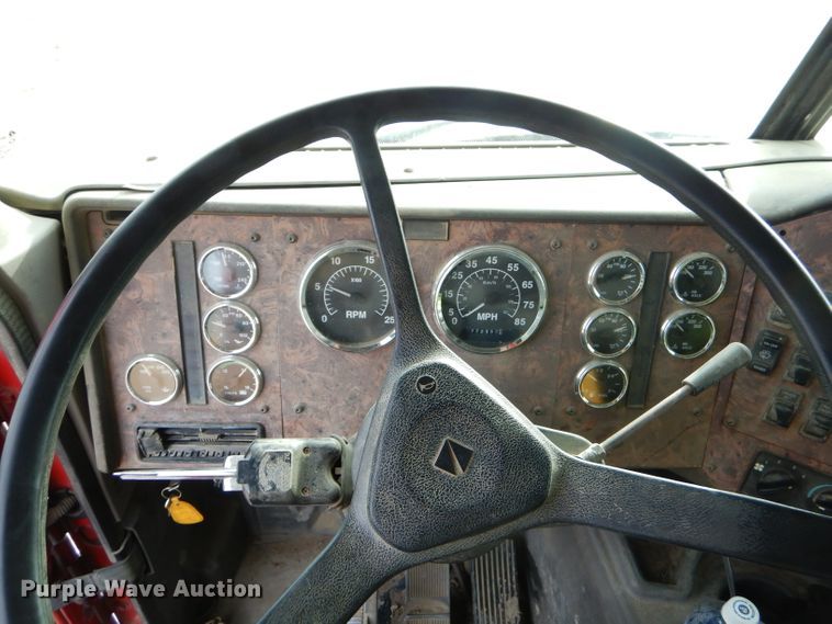 image for item FA9963 2000 International 9200i dump truck