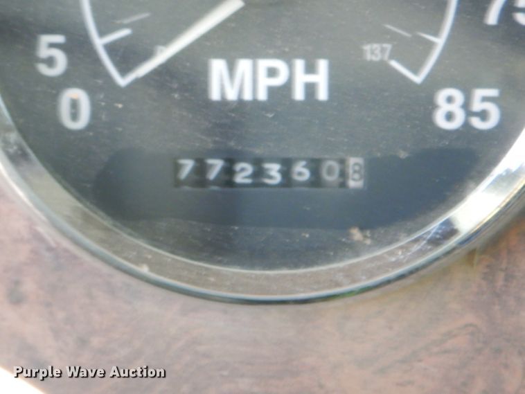 image for item FA9963 2000 International 9200i dump truck