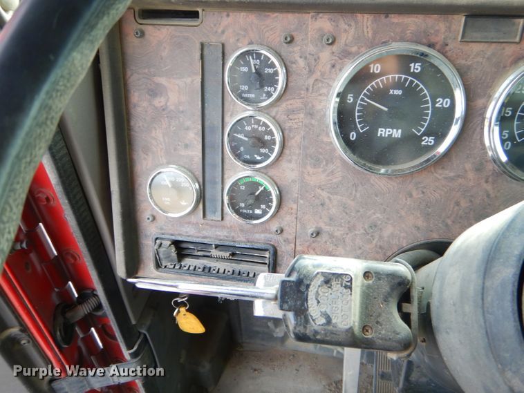 image for item FA9963 2000 International 9200i dump truck