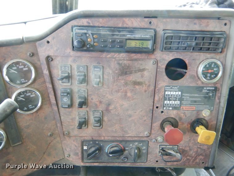 image for item FA9963 2000 International 9200i dump truck