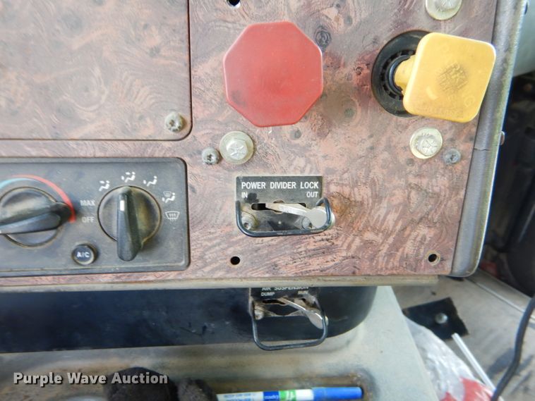 image for item FA9963 2000 International 9200i dump truck