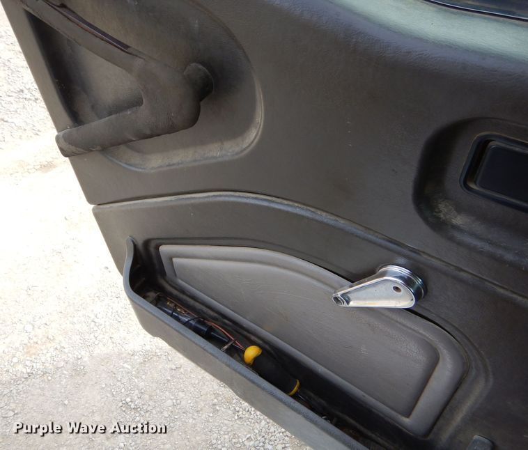 image for item FA9963 2000 International 9200i dump truck