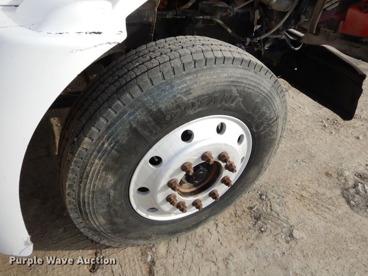 image for item FA9963 2000 International 9200i dump truck