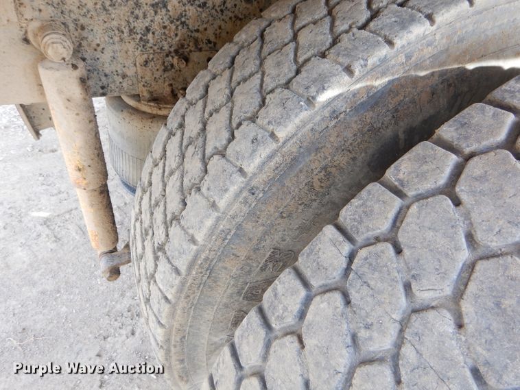 image for item FA9963 2000 International 9200i dump truck