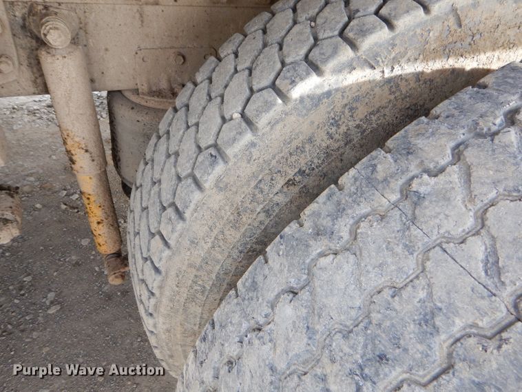 image for item FA9963 2000 International 9200i dump truck