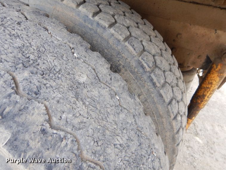 image for item FA9963 2000 International 9200i dump truck