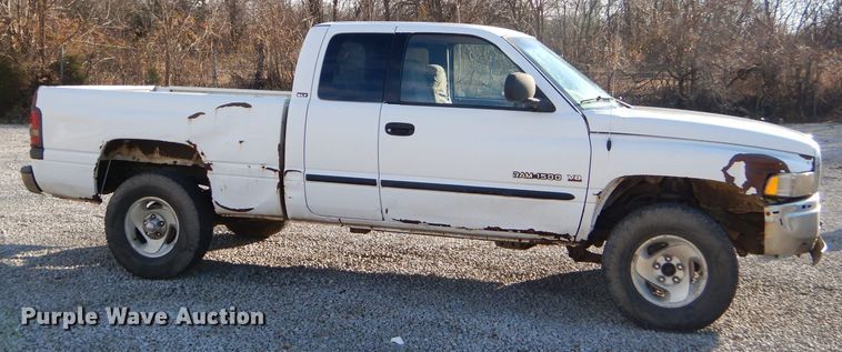 image for item FA9964 2001 Dodge Ram 1500 SLT Quad Cab pickup truck