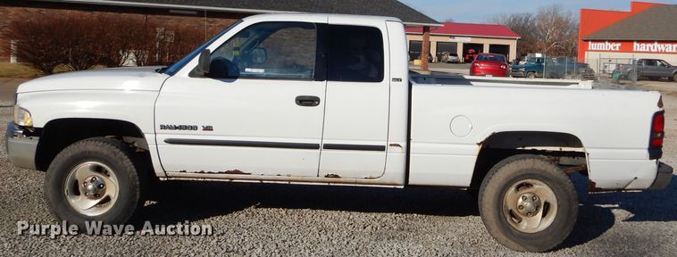 image for item FA9964 2001 Dodge Ram 1500 SLT Quad Cab pickup truck