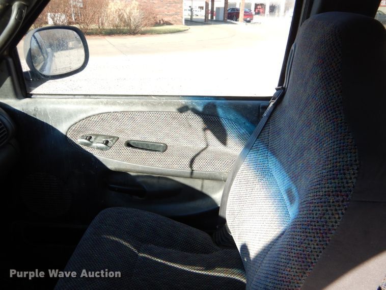 image for item FA9964 2001 Dodge Ram 1500 SLT Quad Cab pickup truck