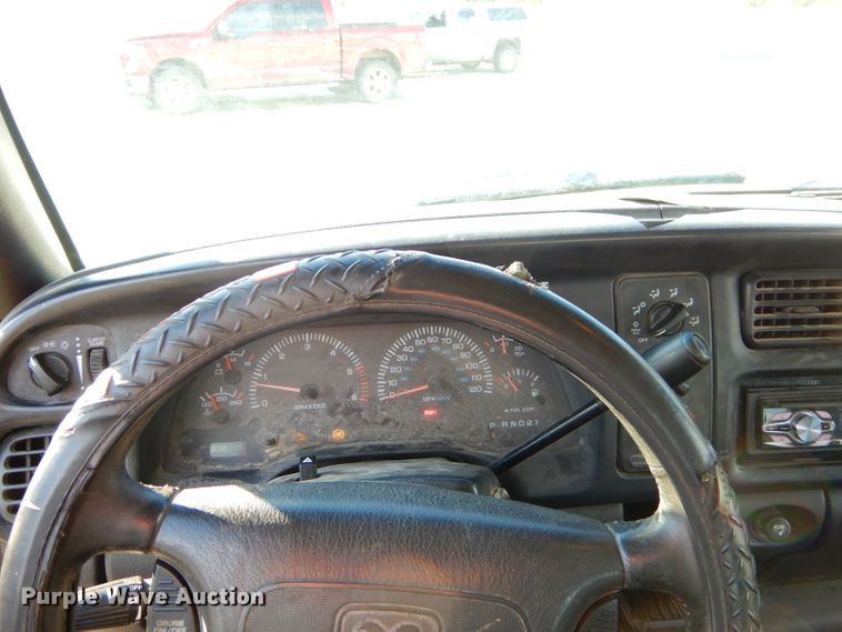 image for item FA9964 2001 Dodge Ram 1500 SLT Quad Cab pickup truck