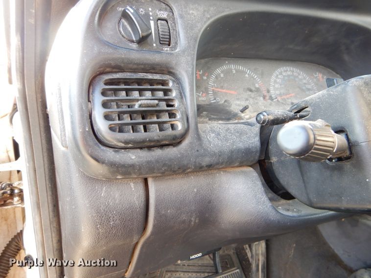 image for item FA9964 2001 Dodge Ram 1500 SLT Quad Cab pickup truck