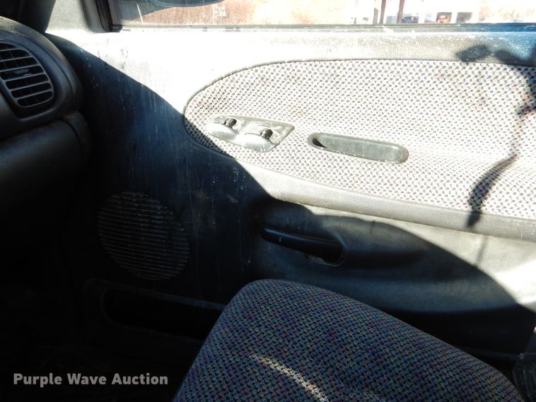 image for item FA9964 2001 Dodge Ram 1500 SLT Quad Cab pickup truck