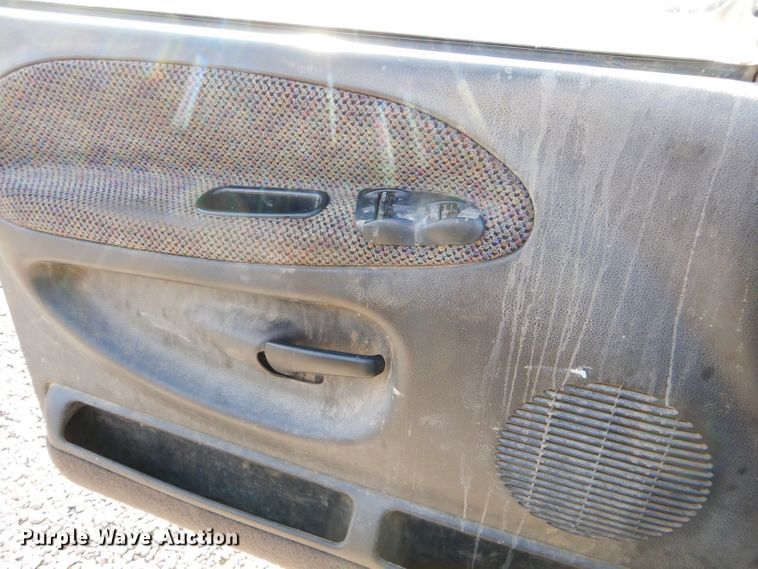 image for item FA9964 2001 Dodge Ram 1500 SLT Quad Cab pickup truck