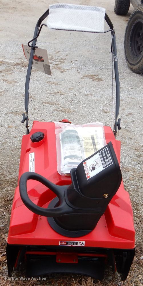 image for item FA9983 Troy-Bilt SQUALL 123R snow blower