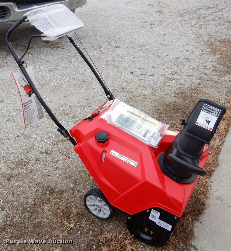 image for item FA9983 Troy-Bilt SQUALL 123R snow blower