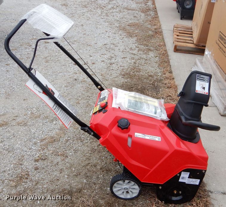 image for item FA9983 Troy-Bilt SQUALL 123R snow blower