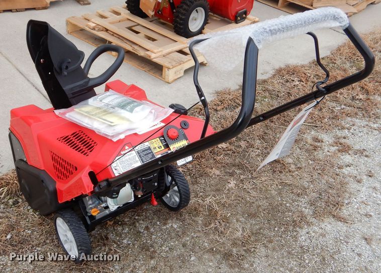 image for item FA9983 Troy-Bilt SQUALL 123R snow blower