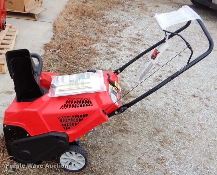 image for item FA9983 Troy-Bilt SQUALL 123R snow blower