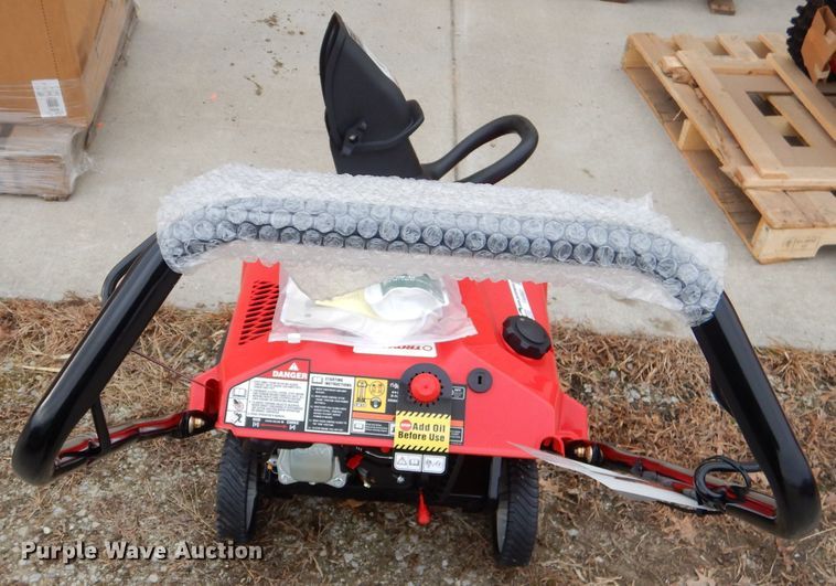 image for item FA9983 Troy-Bilt SQUALL 123R snow blower