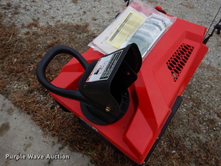 image for item FA9983 Troy-Bilt SQUALL 123R snow blower