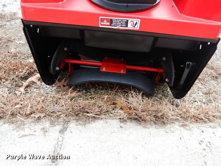 image for item FA9983 Troy-Bilt SQUALL 123R snow blower