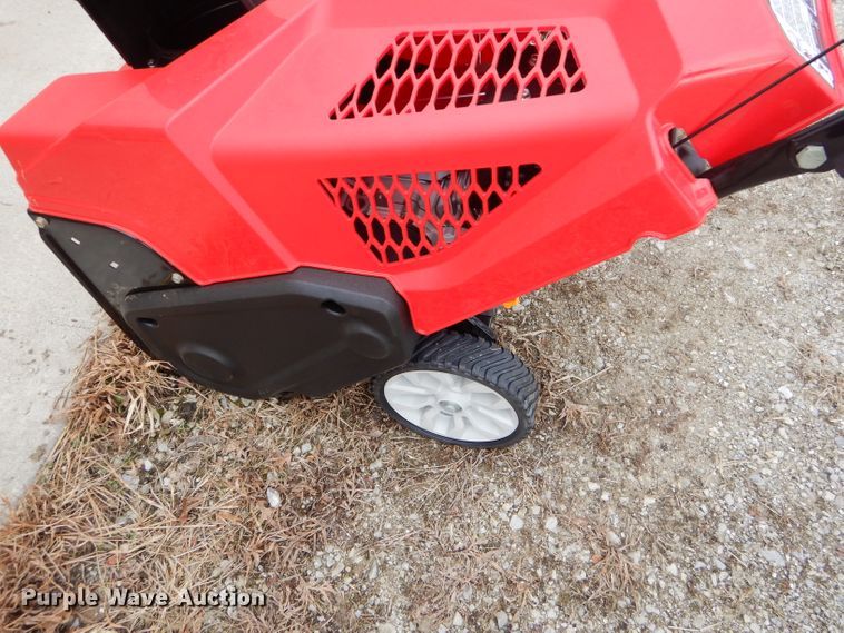 image for item FA9983 Troy-Bilt SQUALL 123R snow blower