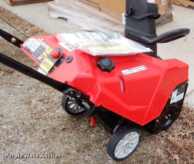 image for item FA9983 Troy-Bilt SQUALL 123R snow blower
