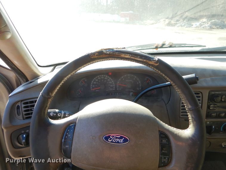 image for item FA9997 2003 Ford F150 XLT SuperCrew pickup truck