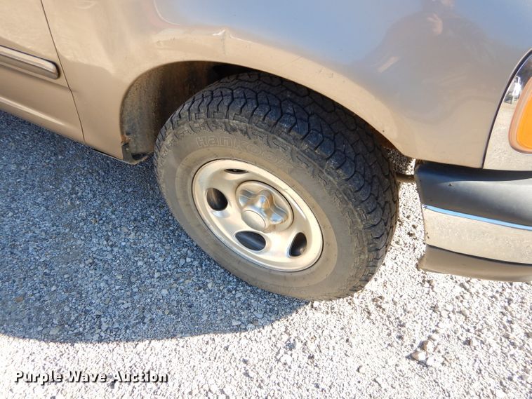 image for item FA9997 2003 Ford F150 XLT SuperCrew pickup truck