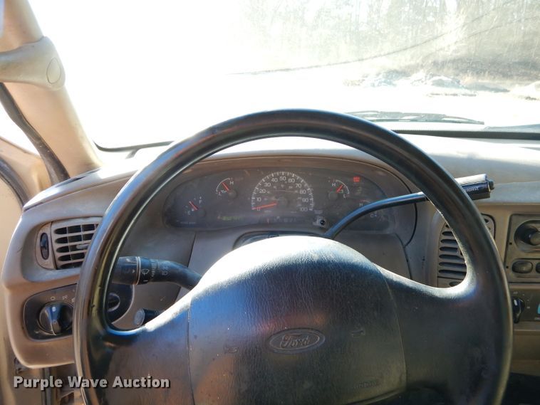 image for item FA9998 2000 Ford F150 XL SuperCab pickup truck