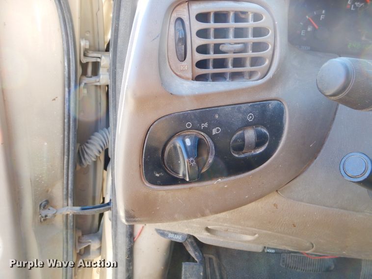 image for item FA9998 2000 Ford F150 XL SuperCab pickup truck