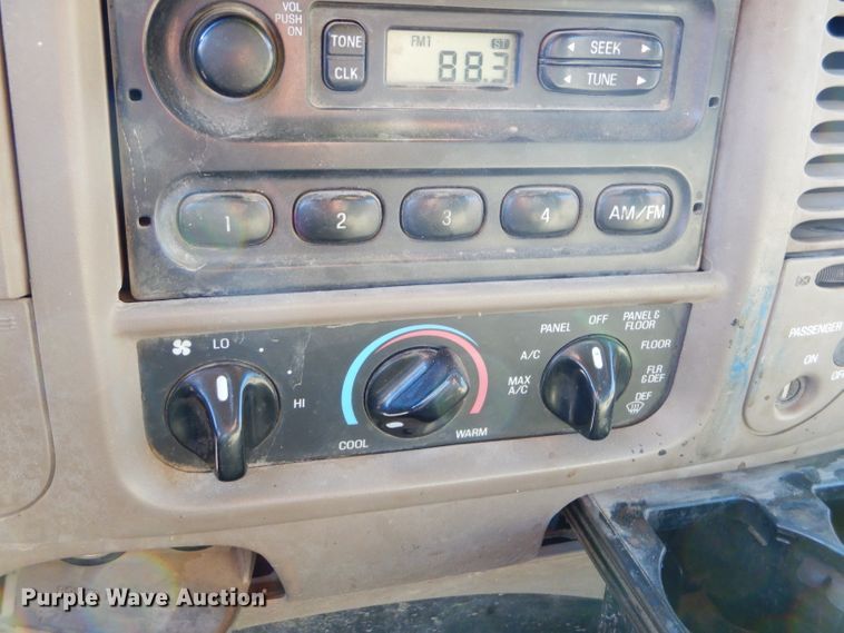 image for item FA9998 2000 Ford F150 XL SuperCab pickup truck