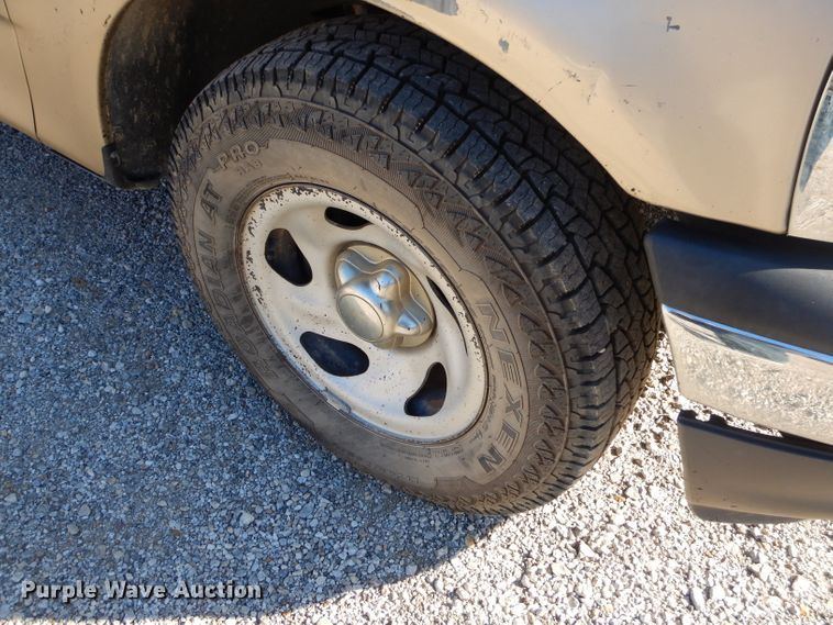 image for item FA9998 2000 Ford F150 XL SuperCab pickup truck