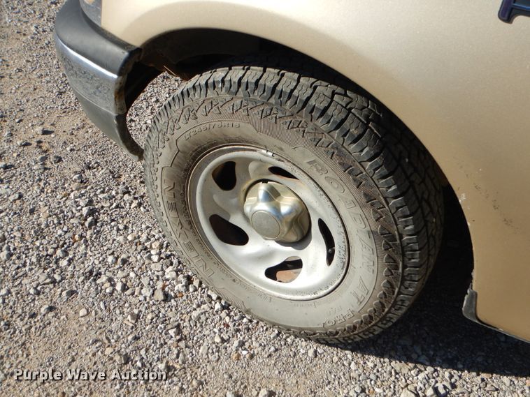 image for item FA9998 2000 Ford F150 XL SuperCab pickup truck