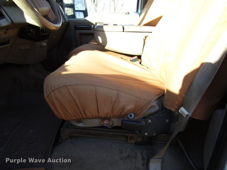 image for item FD9315 2008 Ford F450 Super Duty Crew Cab flatbed truck