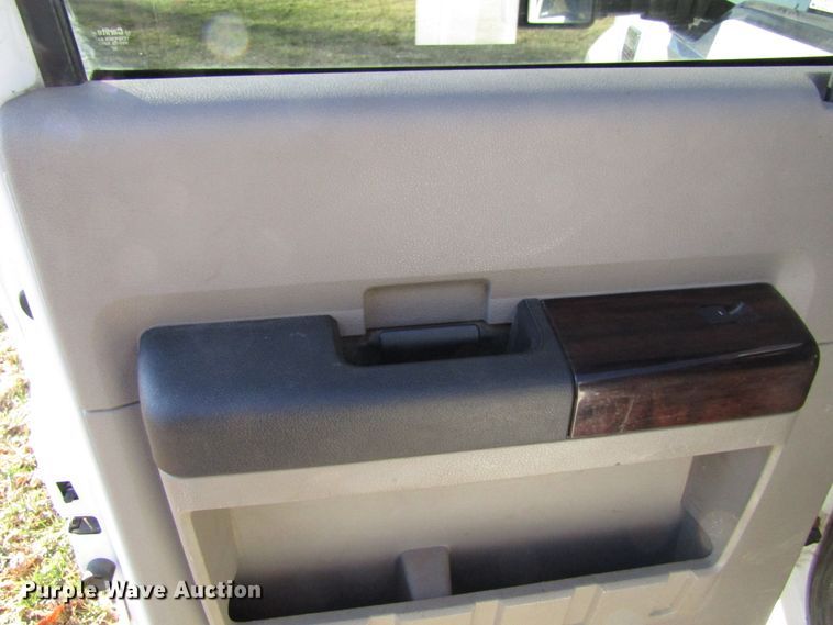 image for item FD9315 2008 Ford F450 Super Duty Crew Cab flatbed truck