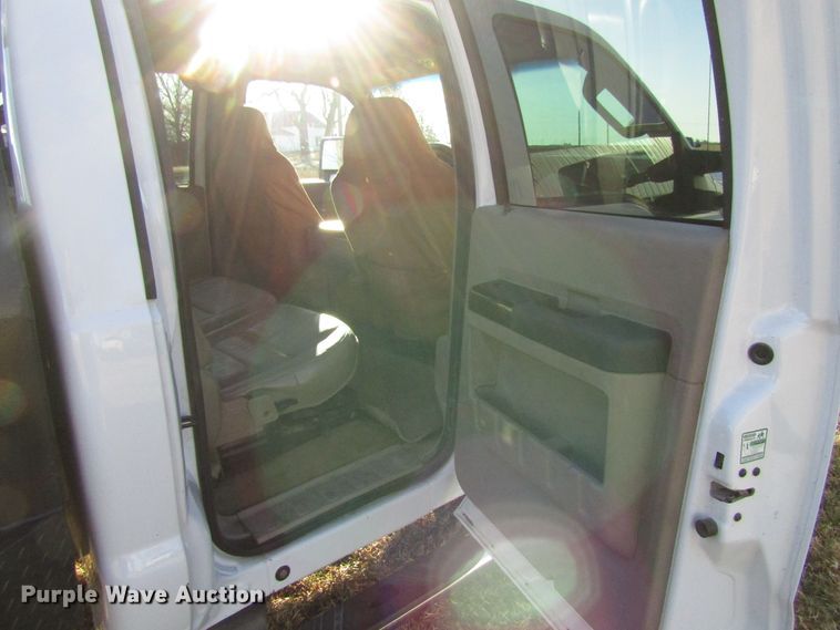 image for item FD9315 2008 Ford F450 Super Duty Crew Cab flatbed truck