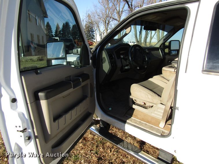 image for item FD9316 2008 Ford F250 Super Duty Crew Cab pickup truck