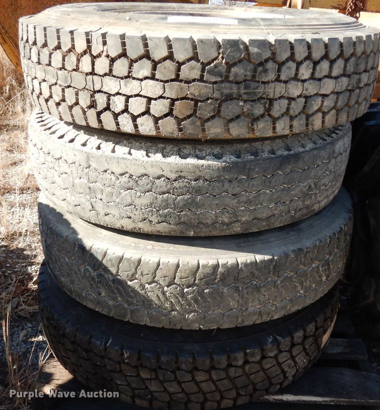 image for item FD9596 (2) Fidelity 10.00R20 tires