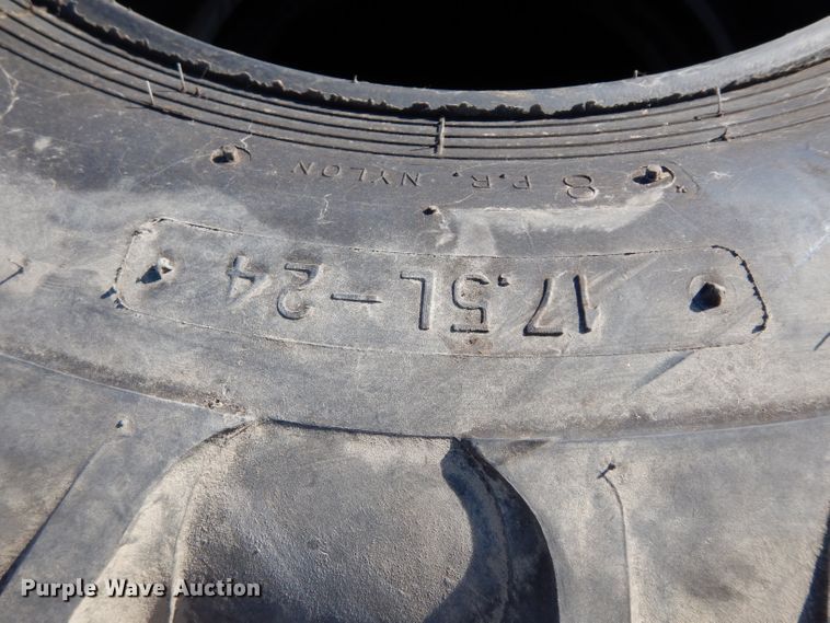 image for item FD9601 (2) Alliance 17.5L-24 tires