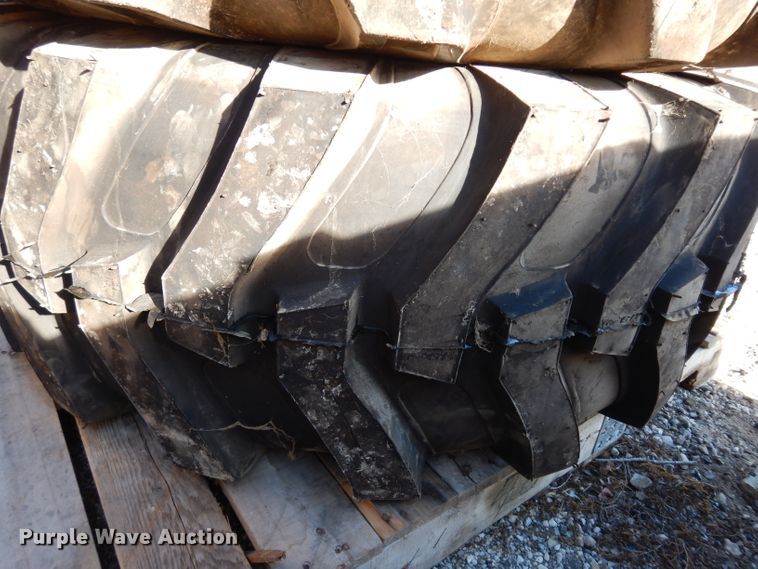 image for item FD9601 (2) Alliance 17.5L-24 tires