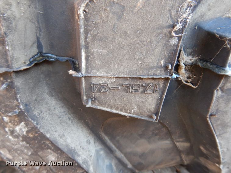 image for item FD9601 (2) Alliance 17.5L-24 tires