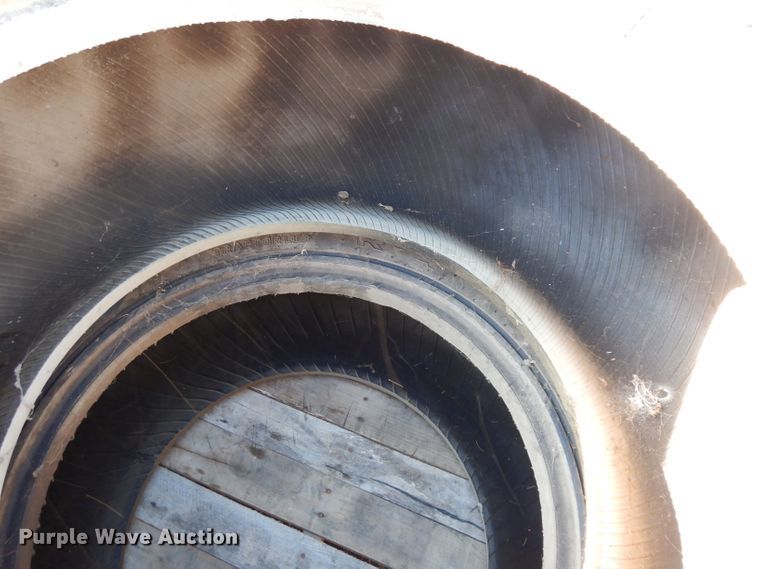 image for item FD9601 (2) Alliance 17.5L-24 tires