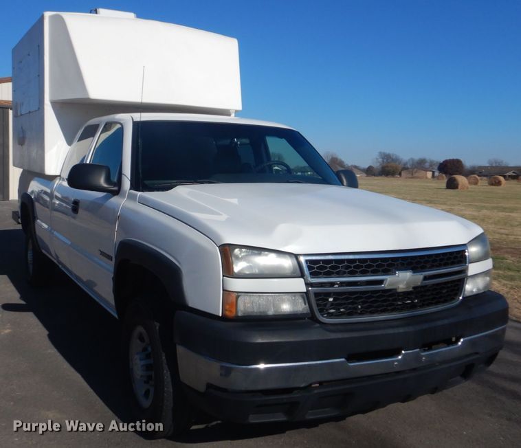 image for item FF9109 2006 Chevrolet Silverado 2500HD Ext. Cab pickup truck