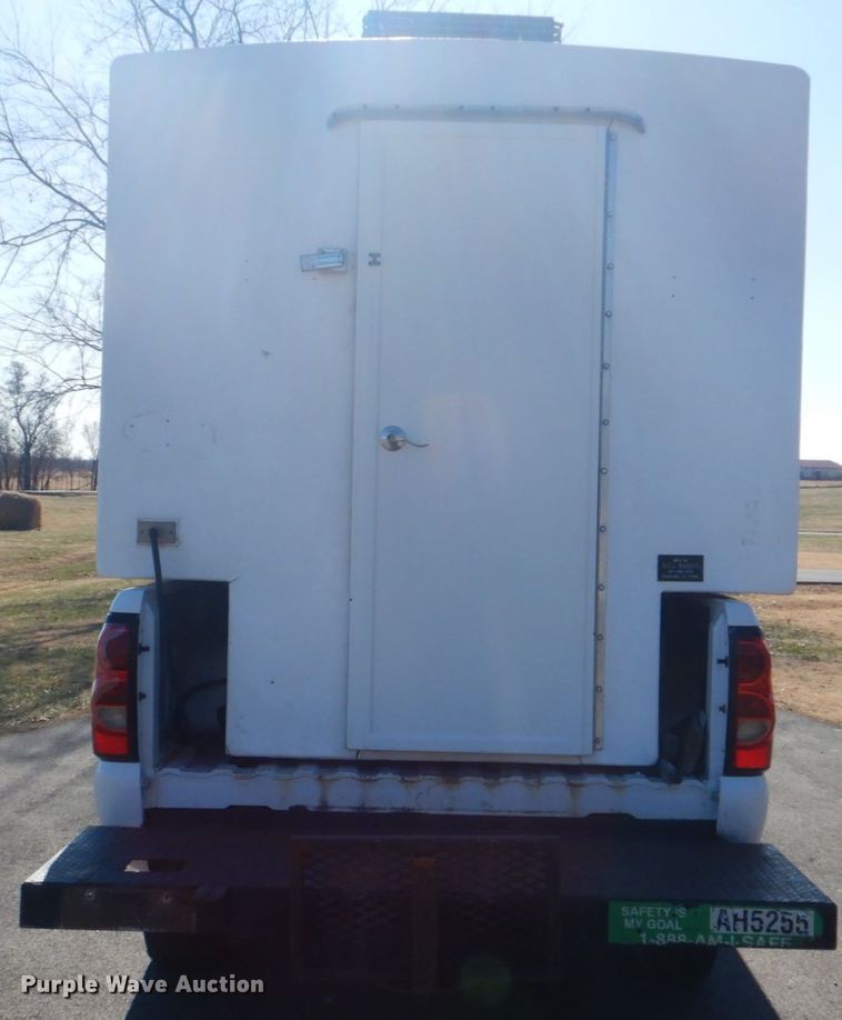 image for item FF9109 2006 Chevrolet Silverado 2500HD Ext. Cab pickup truck