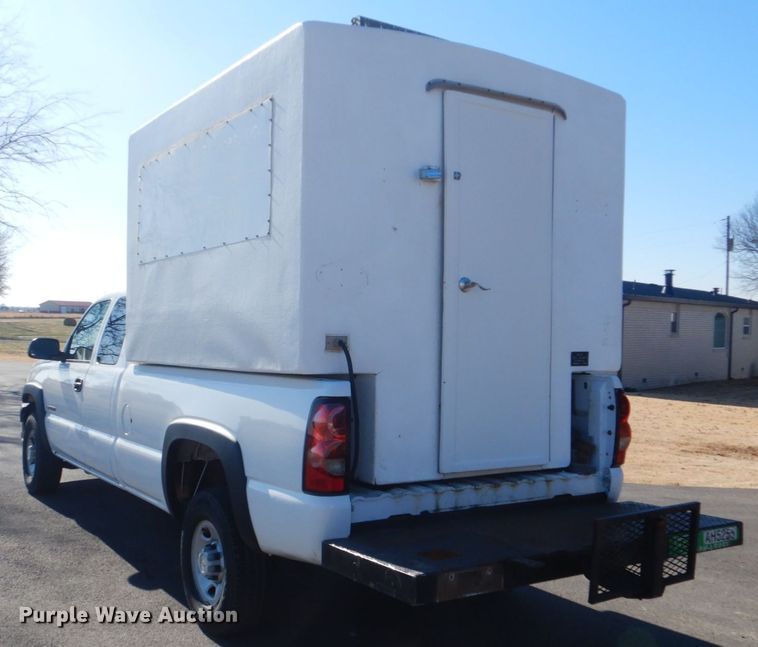 image for item FF9109 2006 Chevrolet Silverado 2500HD Ext. Cab pickup truck